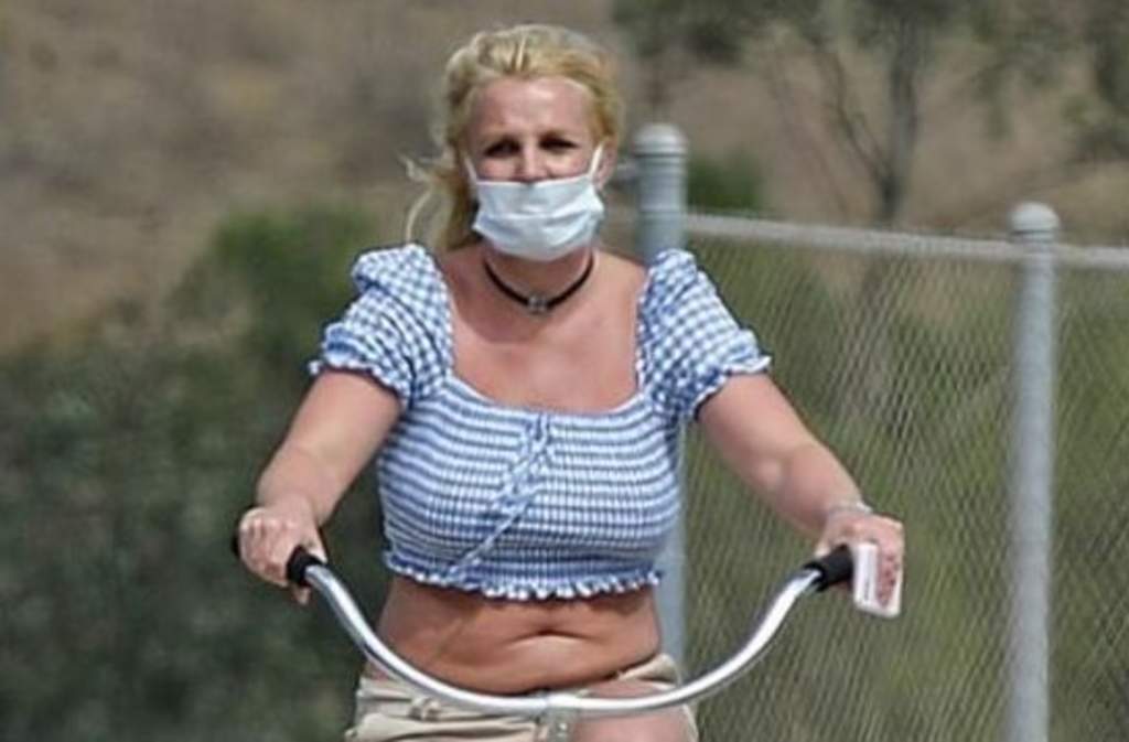 La cantante Britney Spears fue fotografiada luciendo unos kilos extras. (ESPECIAL) 