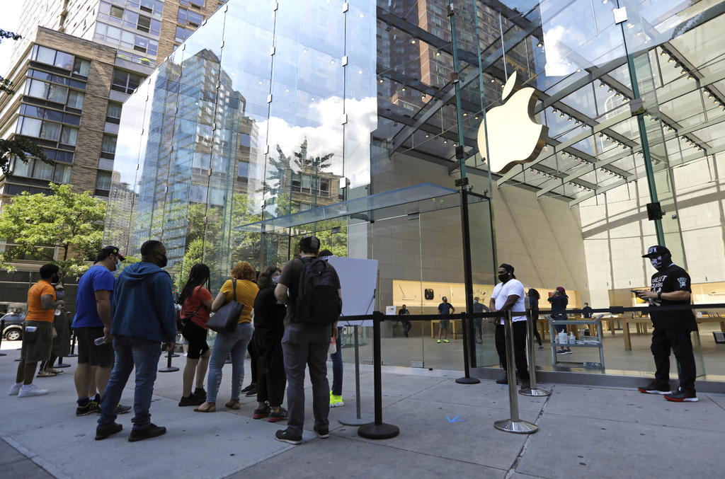 Apple cerrará 11 tiendas en Arizona, Florida, Carolina del Norte y Carolina del Sur, pocas semanas después de haberlas reabierto. (EFE)