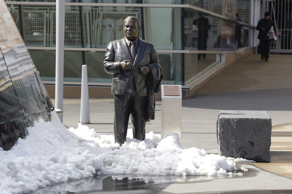 La estatua del exdueño de los Mellizos, Calvin Griffith, fue retirada del Target Field por comentarios racistas que hizo en 1978.