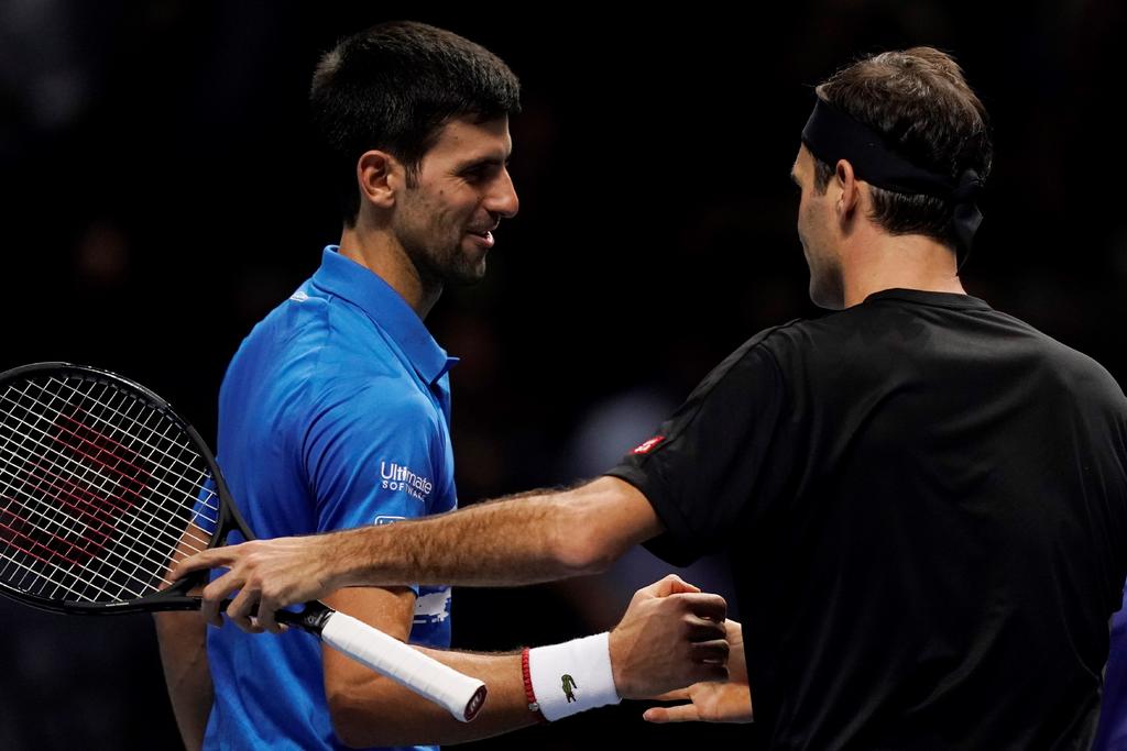 Novak Djokovic (i) alabó a Roger Federer (d) con quien ha disputado grandes encuentros en la gira de la ATP.