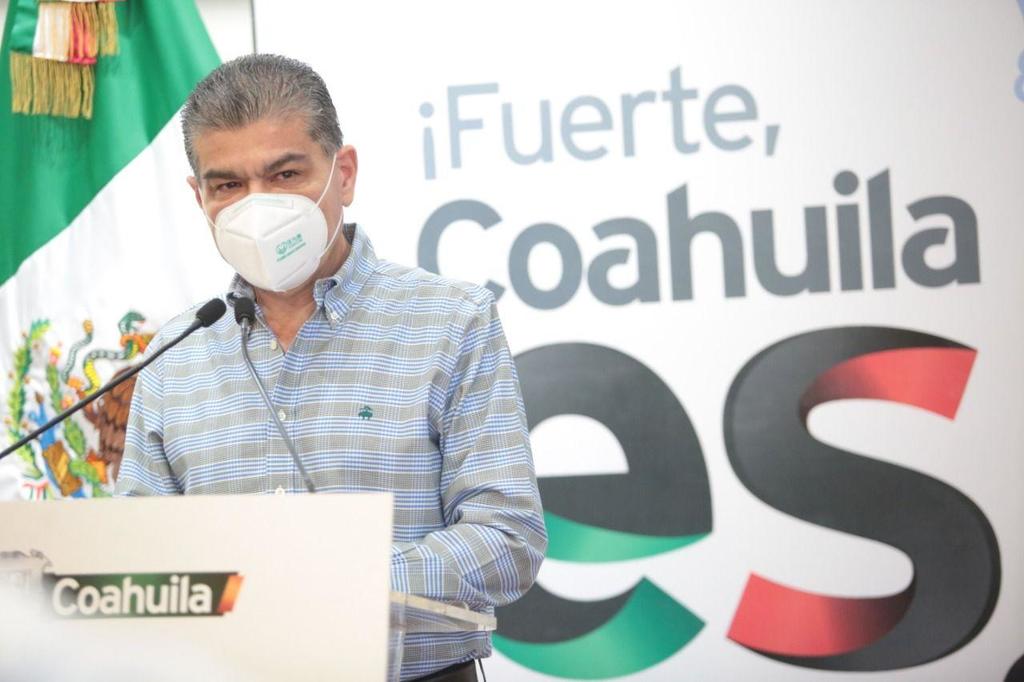 El gobernador Miguel Riquelme, felicitó a los papás en su día y los exhortó a no bajar la guardia, atendiendo las medidas preventivas necesarias para evitar más contagios por el COVID. (ARCHIVO)