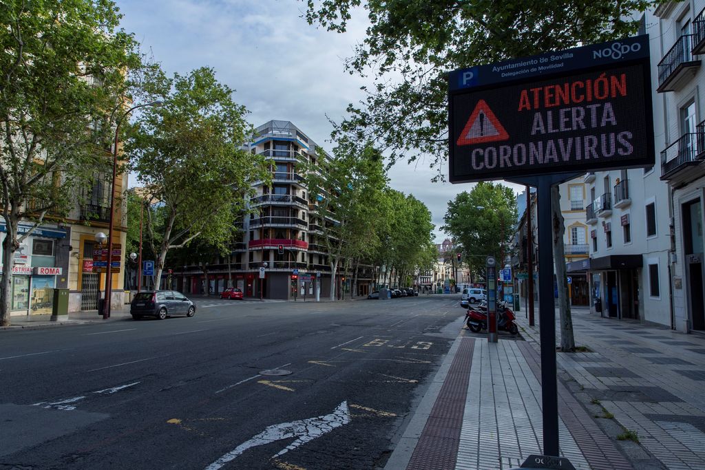 España tiene cerca de 244 mil casos confirmados de COVID-19 con más de 27 mil víctimas mortales. En Sevilla, región donde reside la lagunera Leo Villarreal, intensificaron las restricciones.