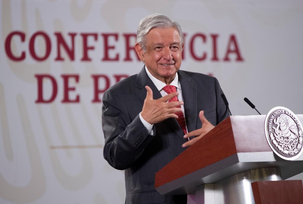 La mañana de este lunes, el presidente López Obrador aseguró que, sin involucrarse en los comicios, se convertirá en un 'guardián' para que se respete la libertad de los ciudadanos de elegir libremente a sus autoridades en 2021.
(EFE)