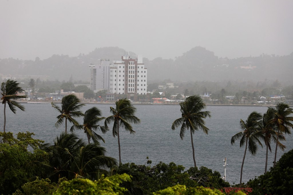 La capa de polvo es tan densa que ha afectado la visibilidad en muchas partes de Puerto Rico. (EFE) 