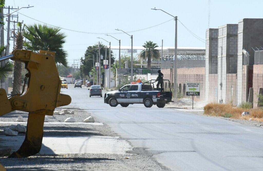 Elemento de la Policía Municipal de Torreón, realizaron la detención de un hombre quien circulaba en una motocicleta con reporte de robo. (ARCHIVO)