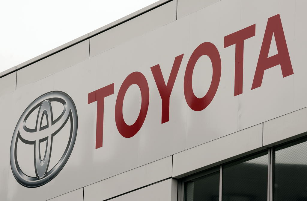 Toyota dijo que en esos casos la dirección asistida y el frenado seguirán activados, pero que a velocidades más altas, el problema de un motor detenido podría aumentar el riesgo de un choque.
(ARCHIVO)