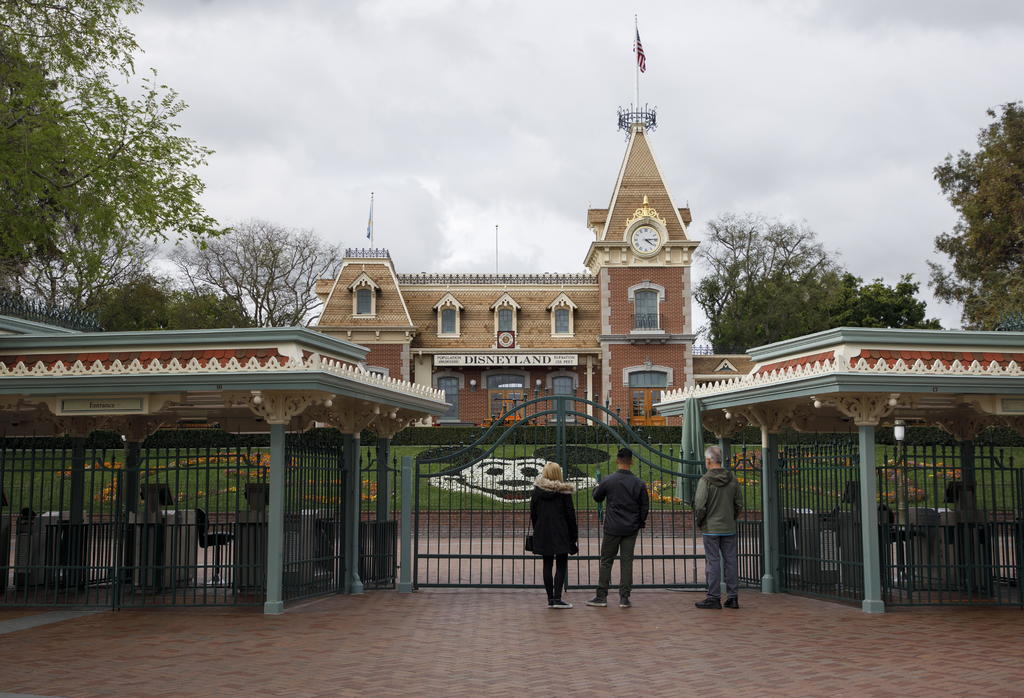 Disney esperaba reabrir Disneylandia y Disney California Adventure en Anaheim el 17 de julio luego de cuatro meses de cierre debido a la pandemia del coronavirus. (ARCHIVO)
