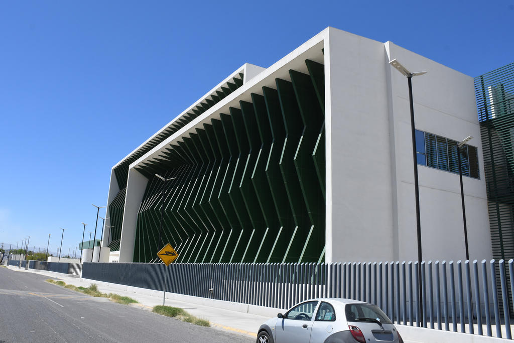 El llamado lo hace después de que el mandatario estatal, desde la capital, declara que hasta el momento “no se ha tenido la necesidad de llevar a pacientes COVID a este lugar”. (EL SIGLO DE TORREÓN)