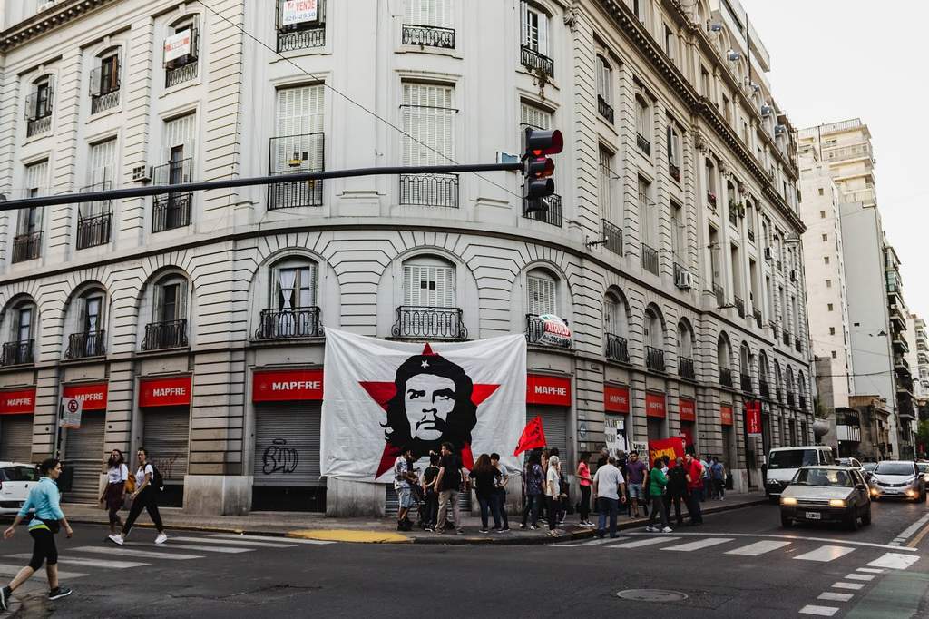 La casa natal del revolucionario argentino Ernesto 'Che' Guevara, que conserva parte del acervo de uno de los principales líderes de la revolución cubana, fue puesta a la venta en la ciudad de Rosario. (ESPECIAL) 