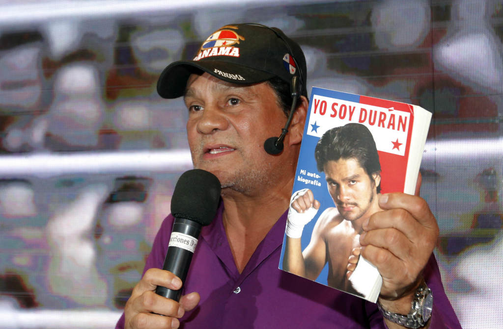El legendario tetracampeón mundial de boxeo, fue detectado de manera oportuna y permanece en observación en el hospital. (EFE)