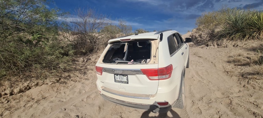 El la escena del crimen fue asegurada un arma de fuego y una camioneta Jeep blanca de modelo reciente.