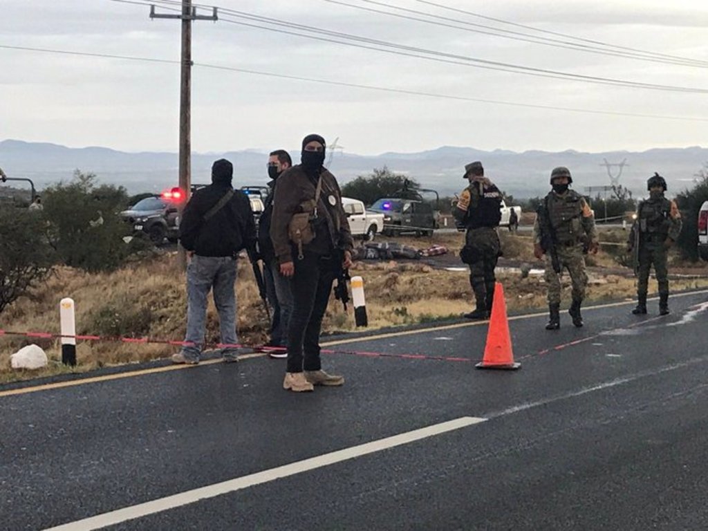 Los cuerpos de 14 personas fueron hallados ayer en Fresnillo, a un costado de una carretera.