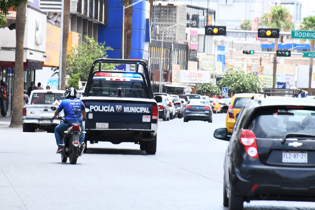 La Policía Municipal logró la detención de un sujeto que amagó con un arma a un taxista, al oriente de Torreón. (EL SIGLO DE TORREÓN)