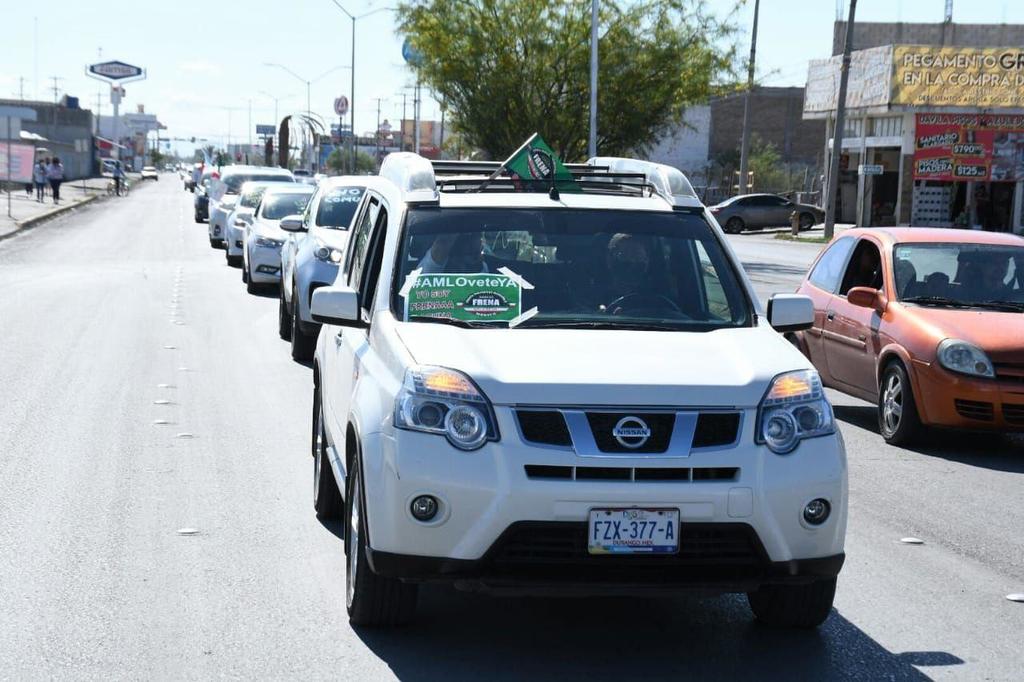 Por tercera ocasión, el Frente Nacional AntiAMLO (FRENA) realizó este domingo una caravana motorizada en el municipio de Torreón para exigir la renuncia del presidente de México, Andrés Manuel López Obrador 'porque está acabando con el país'. (FERNANDO COMPEÁN)