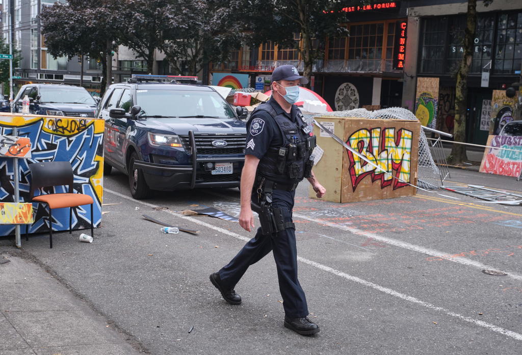 Un hombre murió y otro resultó herido la mañana del lunes en la zona de protesta “occupied” de Seattle —el segundo tiroteo mortal en el área. (EFE) 