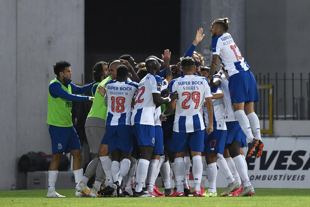 Porto derrotó 1-0 como visitante al Paços de Ferreira y amplió a seis su ventaja sobre el sublíder Benfica. (EFE)