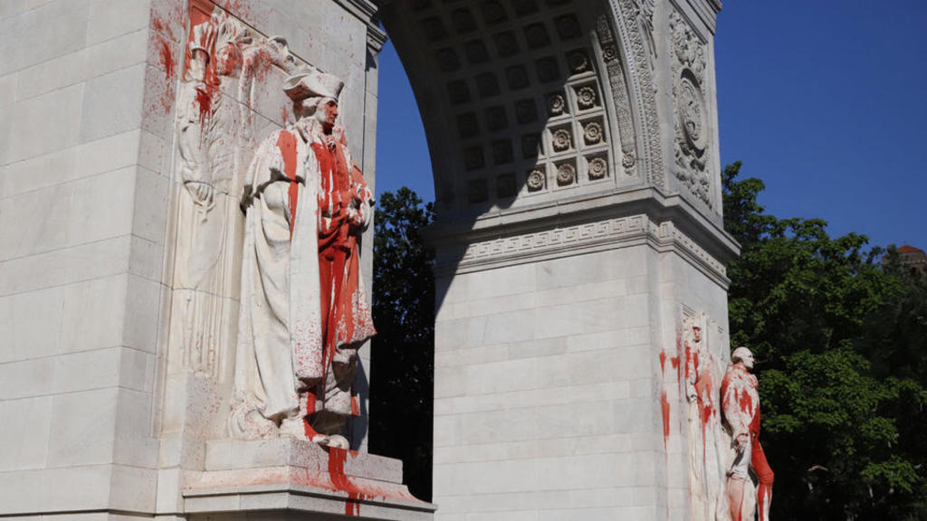 El presidente Donad Trump llamó el martes a que dos “anarquistas” se entreguen tras dañar estatuas de George Washington en Nueva York. (ESPECIAL) 