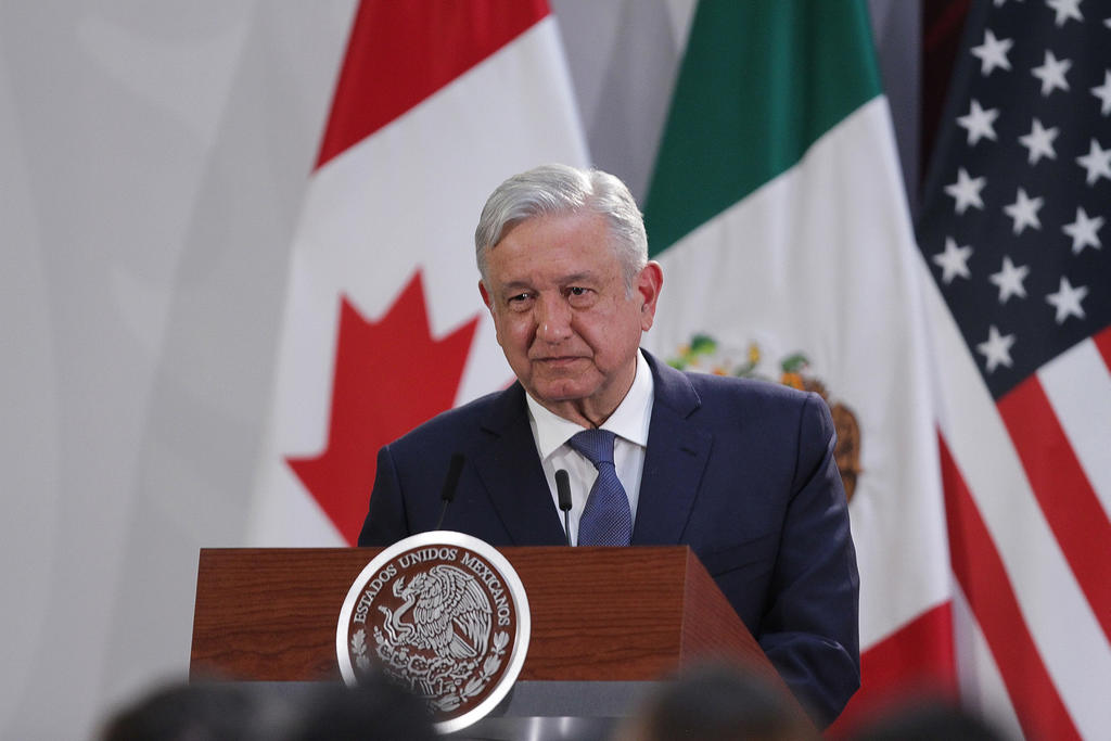El presidente de México, Andrés Manuel López Obrador, señaló este miércoles que la pandemia de la COVID-19 precipitó la crisis del modelo neoliberal y destacó que la estrategia de su Gobierno ha sido destinar ayudas a la base de la pirámide social. (ARCHIVO)