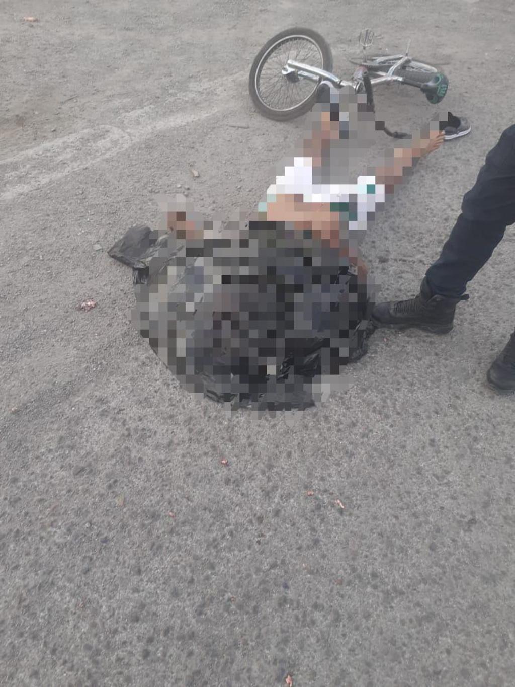 El joven ciclista terminó sin vida sobre la carpeta asfáltica tras ser arrollado por un camión que se dio a la fuga.