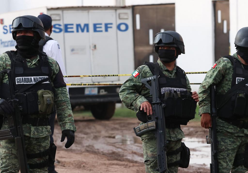 El alcalde Ricardo Ortiz Gutiérrez informó que murieron dos de los siete jóvenes que resultaron heridos en la masacre registrada la tarde de este miércoles en el anexo de la comunidad Arandas, con lo que subió a 26 el número de personas fallecidas en ese ataque, que atribuyó a la 'guerra del narco'. (EFE)