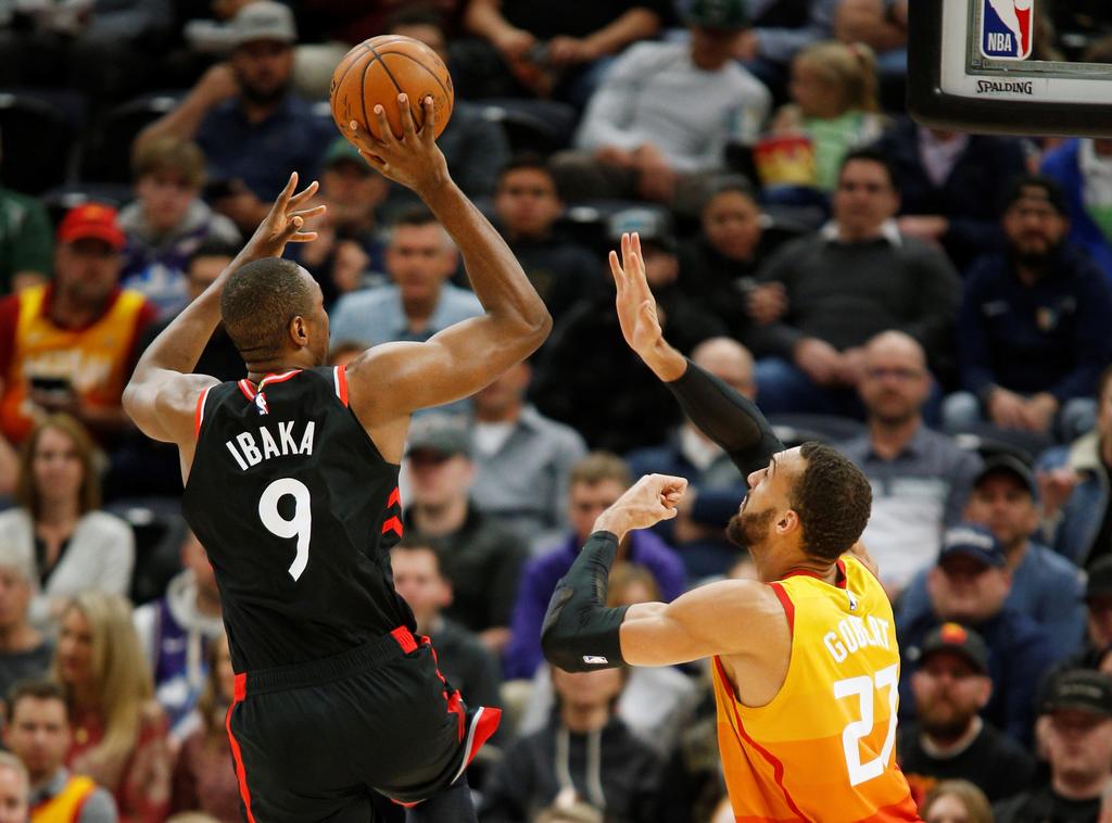 Nueve jugadores de la NBA dieron positivo por coronavirus según las pruebas realizadas la semana pasada y elevaron la cifra a 25 de ellos contagiados, informó este jueves la liga. (ARCHIVO)