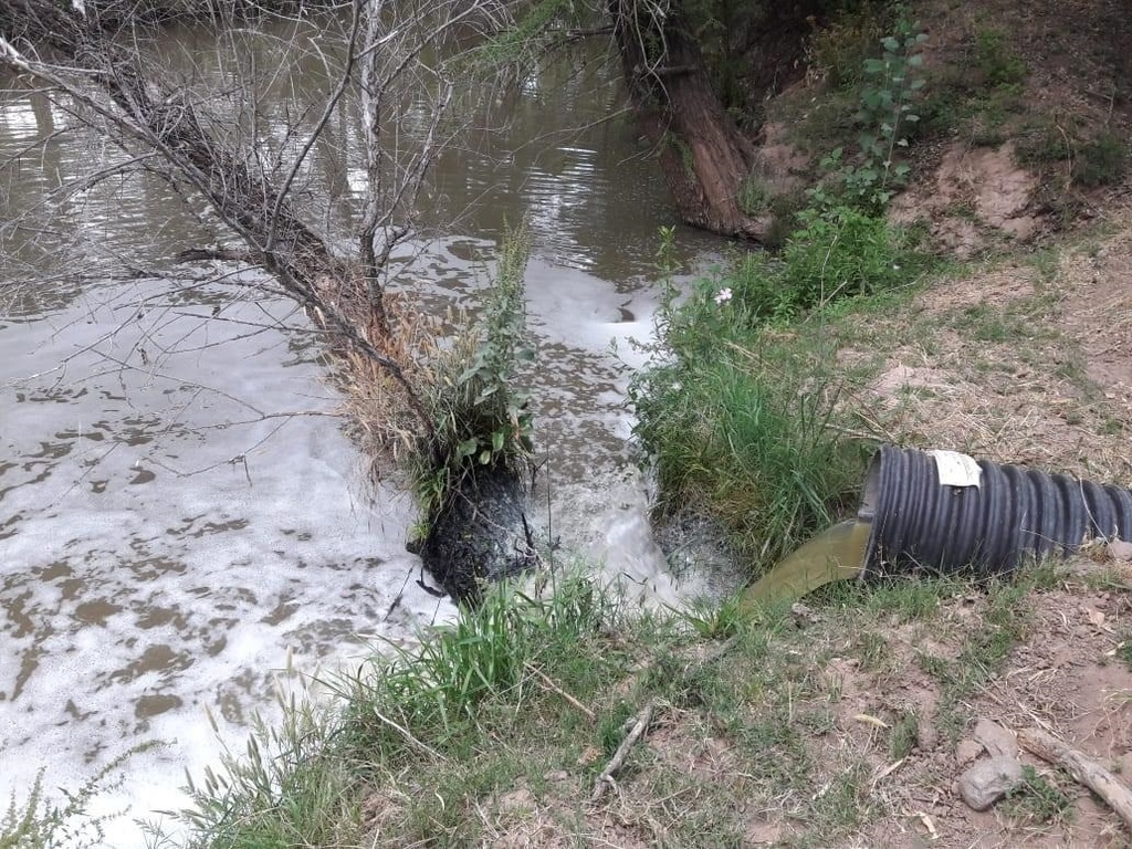 El río del municipio de Nombre de Dios, Durango, presenta malos olores y tiene un color verdoso. (EL SIGLO DE TORREÓN) 