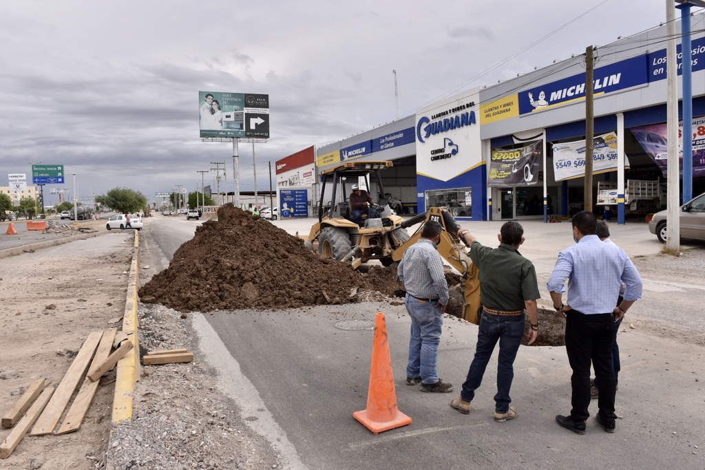 Empresarios y trabajadores lamentaron la tardanza en las obras del colector 'Rodríguez-La Joya'.