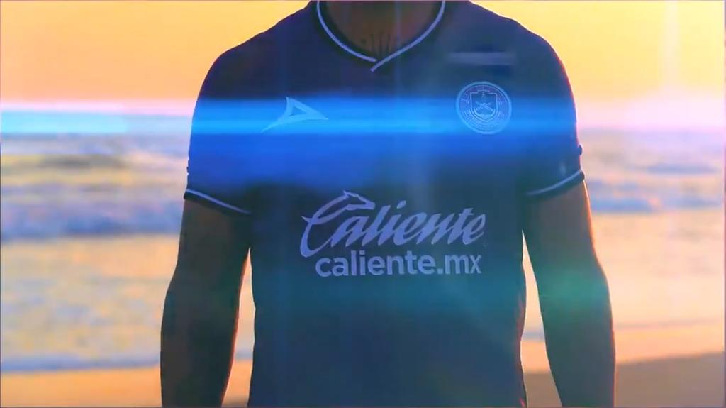Mediante un video publicado en sus redes sociales, el nuevo equipo de la Liga MX, Mazatlán FC, dio a conocer el primer uniformé que portará la institución en su naciente historia. (ESPECIAL)