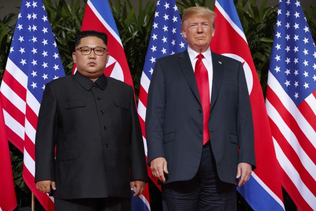 Kim y Trump se han reunido en tres ocasiones desde el inicio de la diplomacia nuclear en 2018, pero las negociaciones se suspendieron tras su segunda cumbre, celebrada en febrero del año pasado en Vietnam, donde los estadounidenses rechazaron las demandas norcoreanas de un importante alivio de las sanciones a cambio de la renuncia a parte de su capacidad nuclear.
(ARCHIVO)