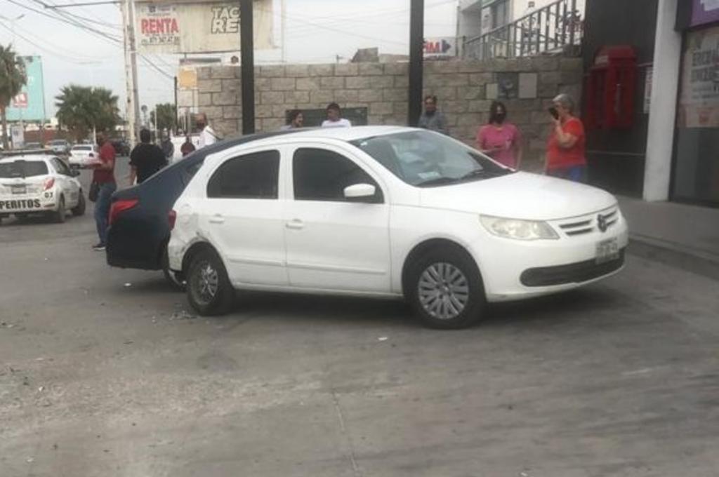 Cinco lesionados y daños estimados en 220 mil pesos dejó un accidente protagonizado por el conductor de un auto Jetta, el cual ignoró la luz roja del semáforo. (ARCHIVO)