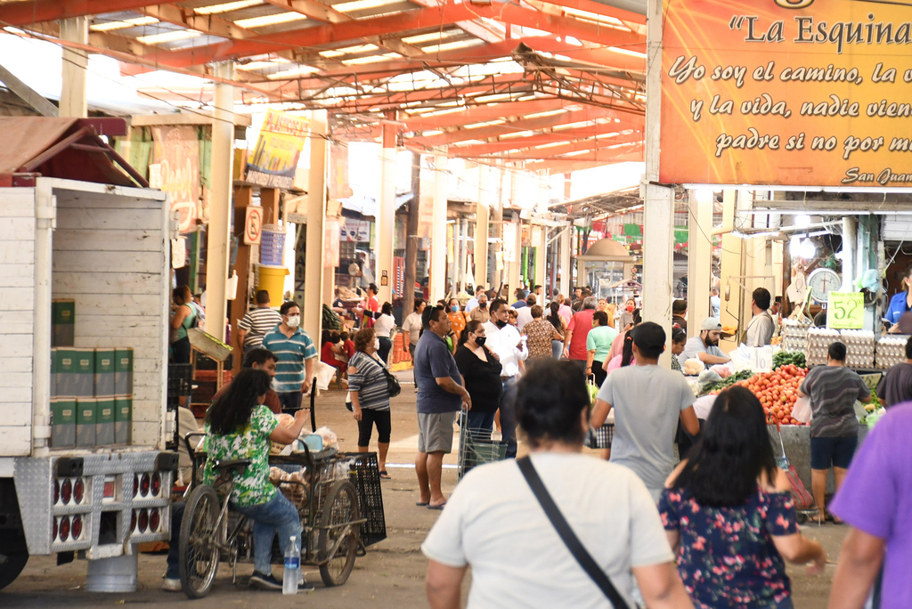 Tal como ocurrió en el Mercado de Abastos de Torreón, también se han contabilizado contagios entre trabajadores del Mercado Alianza, se trata de seis casos, todos trabajadores de diversos locales. (FERNANDO COMPEÁN)