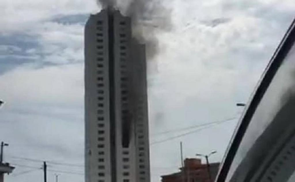 Un incendio se registra la mañana de este domingo en un edificio de Boca del Río, en Veracruz. (ARCHIVO)