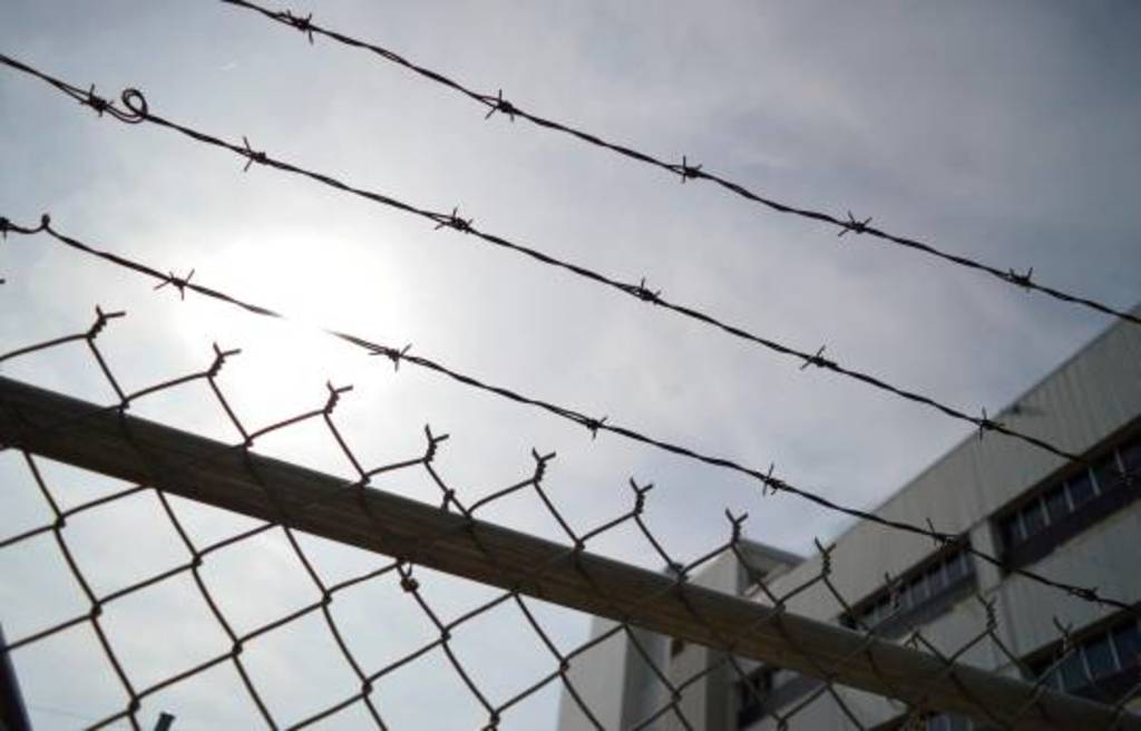 La huida de los presidiarios, 31 hombres y 3 mujeres, ocurrió en la madrugada del domingo en una prisión pública. (AGENCIAS) 