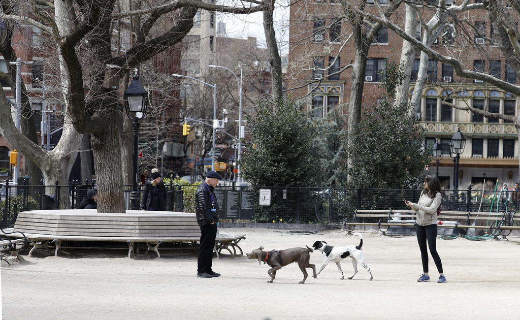 Los salones de manicura y parques para perros reabrieron el lunes al entrar la ciudad de Nueva York en una nueva fase de alivio de restricciones por el coronavirus. (ARCHIVO) 