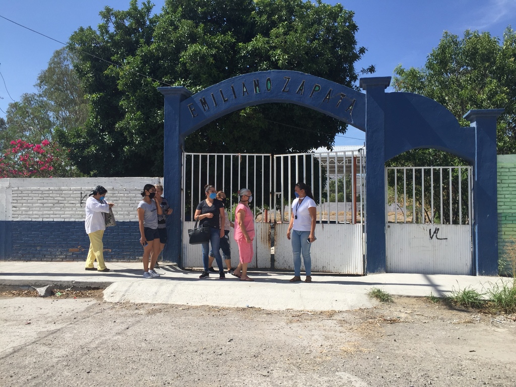 El problema en la primaria Emiliano Zapata se agravó en la cuarentena. Además, las madres denuncian que la zona es conflictiva.