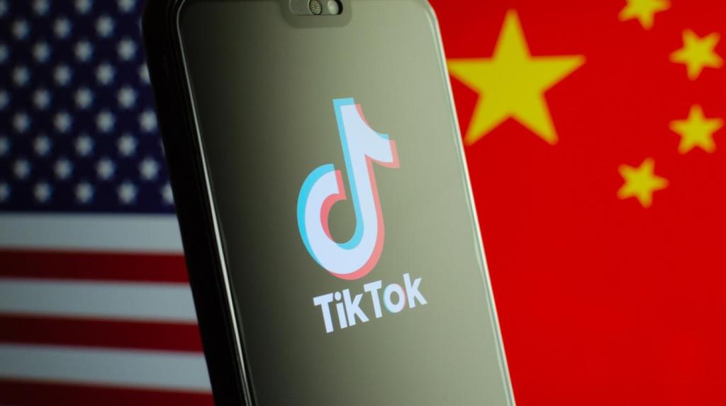El gobierno estadounidense considera que TikTok, al igual que otras aplicaciones chinas, podrían significar un riesgo al ser un posible 'medio de vigilancia' y 'distribución de propaganda' (ESPECIAL) 