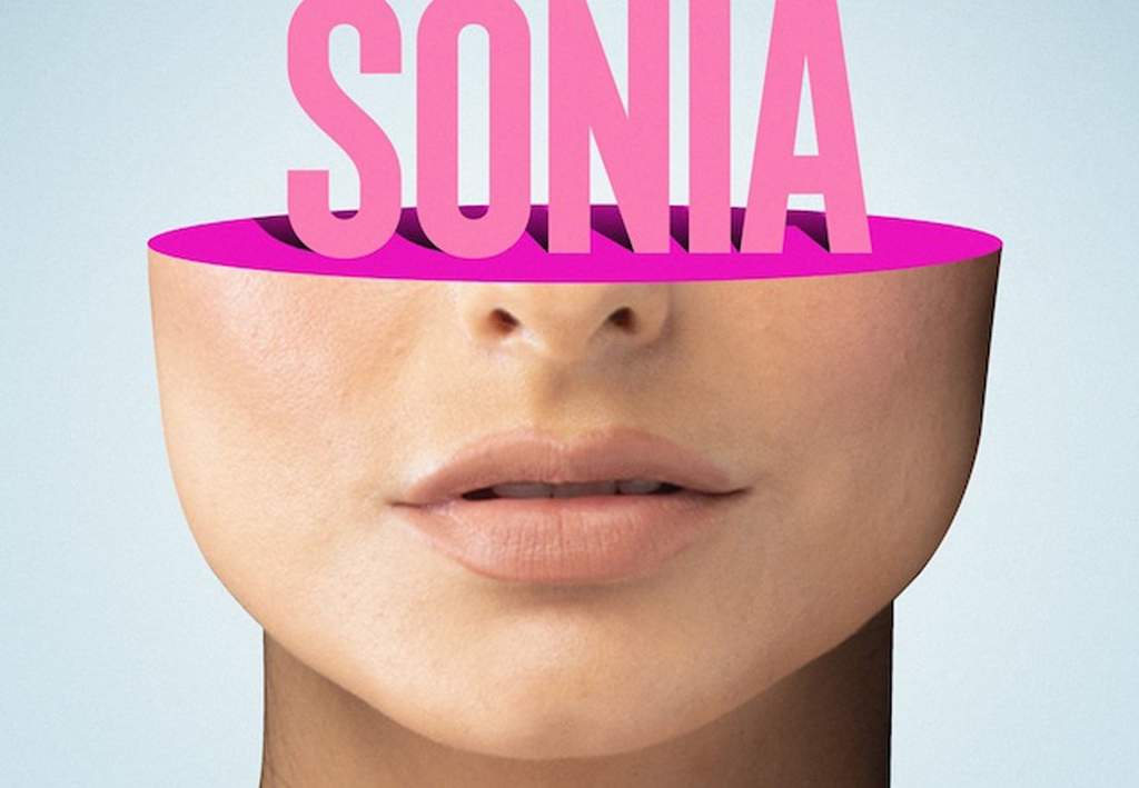 La actriz Aislinn Derbez y la influencer Brianda Deyanara prestan su voz a un nuevo pódcast de Spotify Sonia, una obra de suspenso sobre inteligencia artificial en la que darán vida a 'Sonia' y 'Elena', respectivamente. (ESPECIAL) 