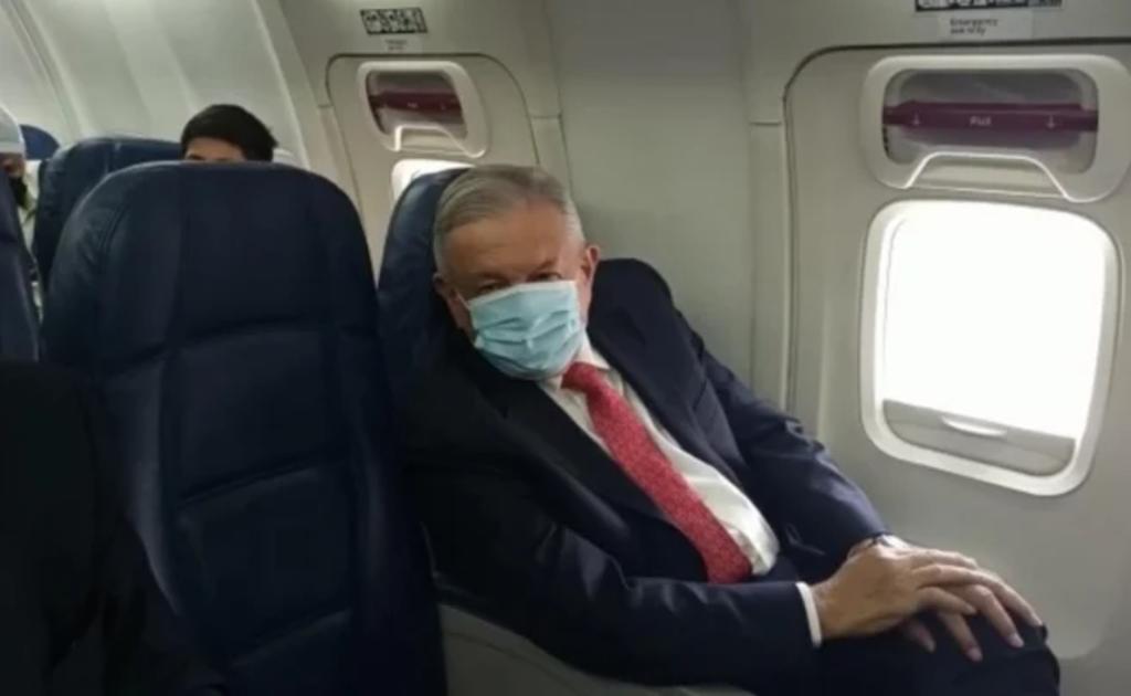 El presidente Andrés Manuel López Obrador abordó el avión en el que viajará rumbo a Estados Unidos para reunirse con su homólogo Donald Trump. (ESPECIAL)