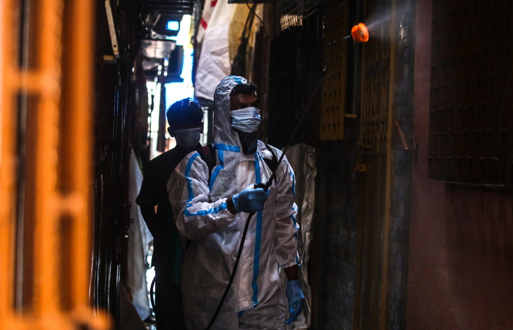 Las autoridades indias destacaban así los datos mundiales del impacto de la pandemia recogidos el lunes por la OMS. (EFE)
