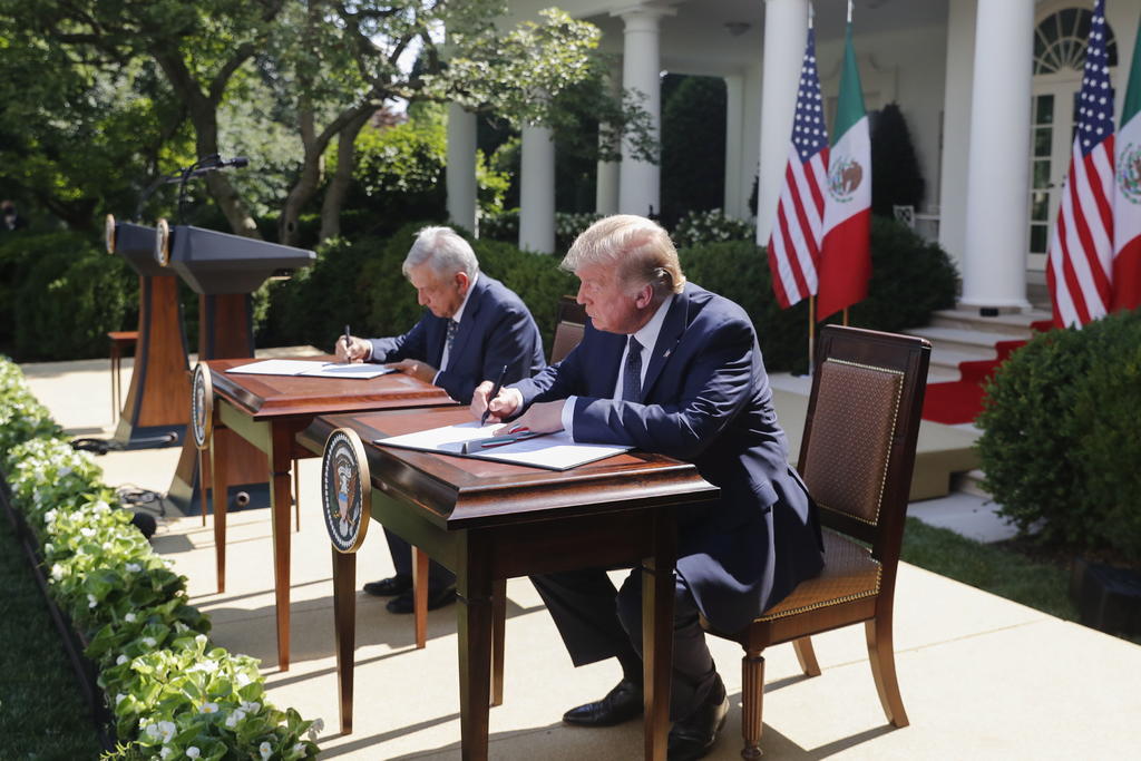 Luego de que el presidente de México, Andrés Manuel López Obrador, y de Estados Unidos, Donald Trump, ofrecieran su primer mensaje en conjunto tras la visita de Estado del mandatario mexicano al país norteamericano, ambos firmaron una Declaración Conjunta, la cual se refiere al T-MEC. (EFE)
