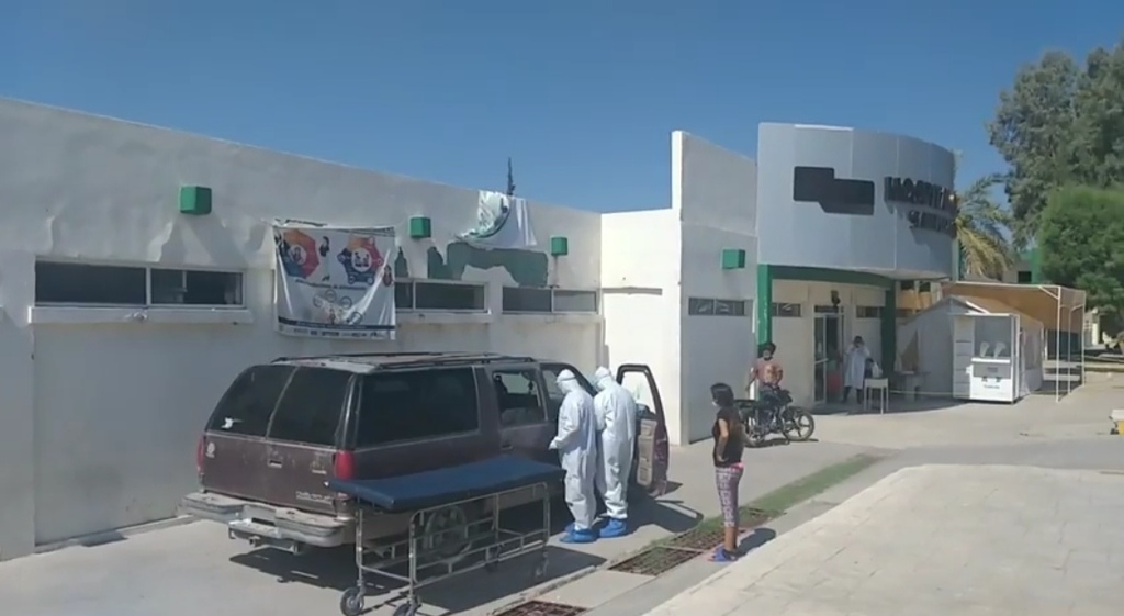 Un hombre de 74 años murió dentro de su camioneta al exterior del Hospital General del municipio de San Pedro de las Colonias. (EL SIGLO DE TORREÓN)