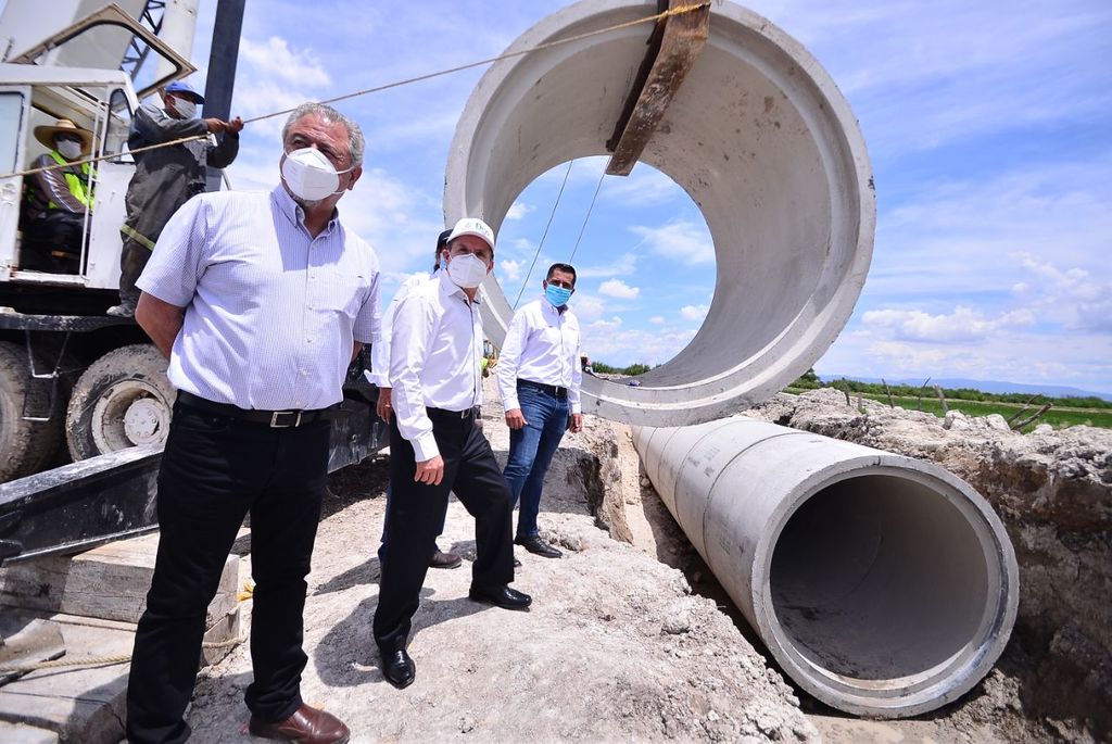 Se invertirán más de 60 millones de pesos en los trabajos de construcción de los colectores pluviales, dijo el gobernador. (CORTESÍA) 