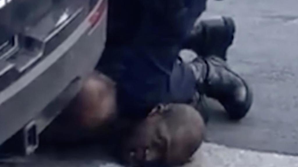 'Me van a matar, me van a matar', dijo Floyd, de 46 años, cuando los policías le tenían inmovilizado y boca abajo en el suelo. (ESPECIAL)