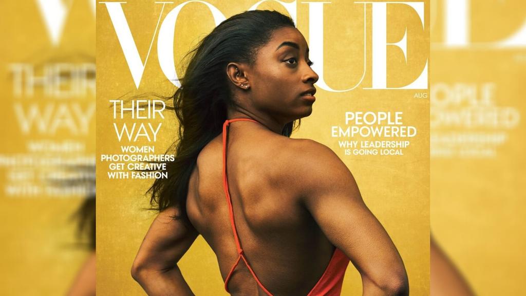 La estadounidense es hoy la portada de una de las revistas más populares, Vogue, que incluye en su artículo la pasión que Biles tiene por el deporte, pero no por la competencia de belleza que conlleva. (ESPECIAL)
