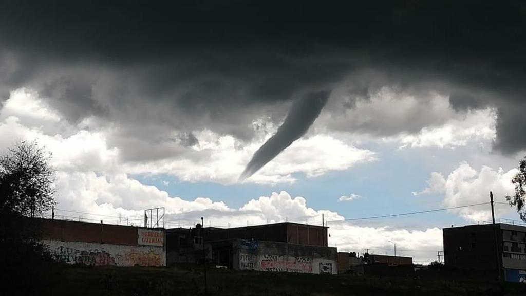 Hasta el momento se desconoce si el fenómeno representó un verdadero tornado y si hubo algún daño en las zonas cercanas por su formación. (TWITTER) 