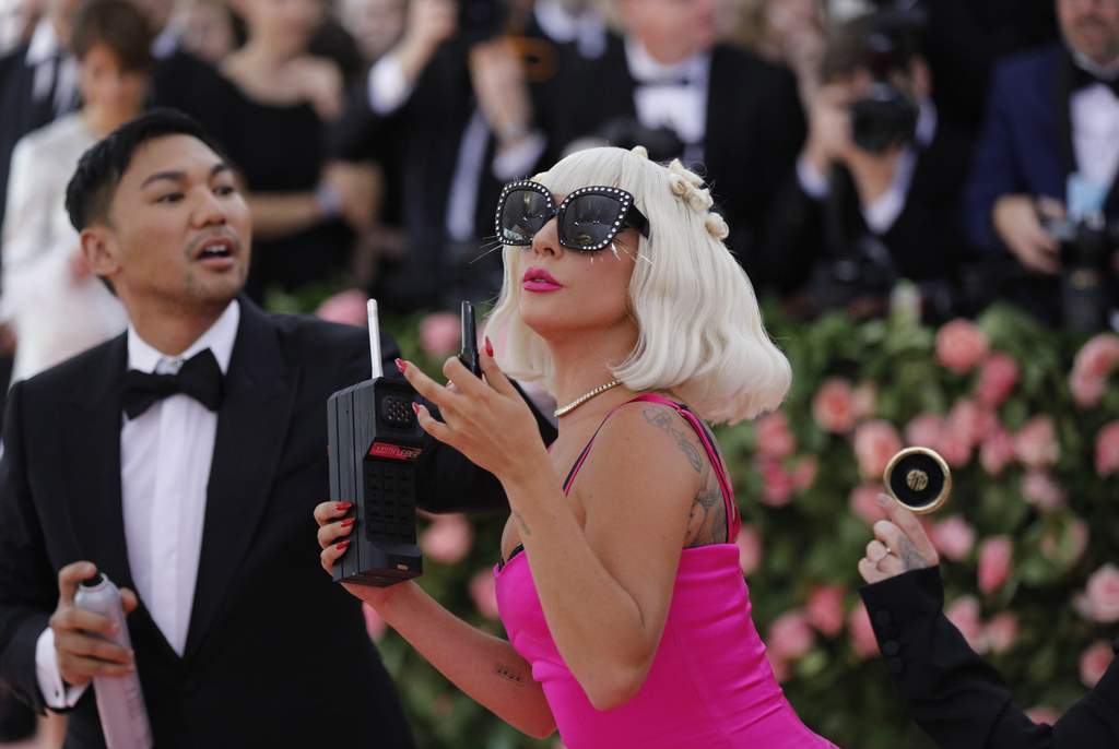 La cantante Lady Gaga es la embajadora de la nueva fragancia de Valentino, por ser 'icono de una generación y elevar el poder simbólico del proyecto'. (ARCHIVO) 