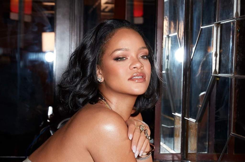 El tan esperado regreso de Rihanna a la música y los escenarios parece no tener fecha próxima, pues aseguran que la cantante de Barbados ha decidido retirarse de esos planes indefinidamente. (INSTAGRAM) 
