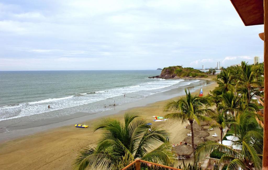 En el primer fin de semana la afluencia de turistas llegó al 35 por ciento en los hoteles de Mazatlán. (SAÚL MALDONADO)