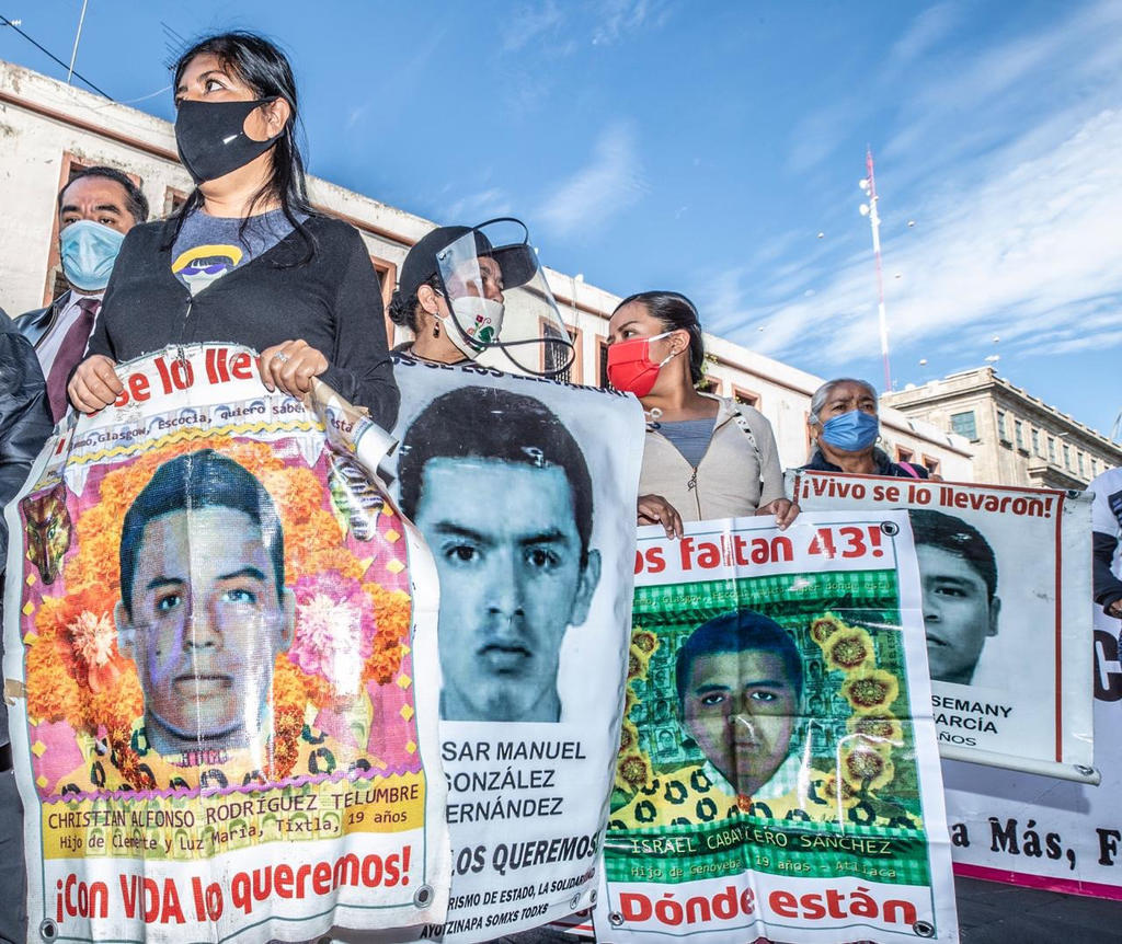 El presidente de México, Andrés Manuel López Obrador, se comprometió a trabajar para resolver el caso Ayotzinapa al reunirse este viernes con los padres de los 43 estudiantes desaparecidos, luego del reciente hallazgo de los restos de uno de los jóvenes en una barranca del estado de Guerrero. (EL UNIVERSAL)