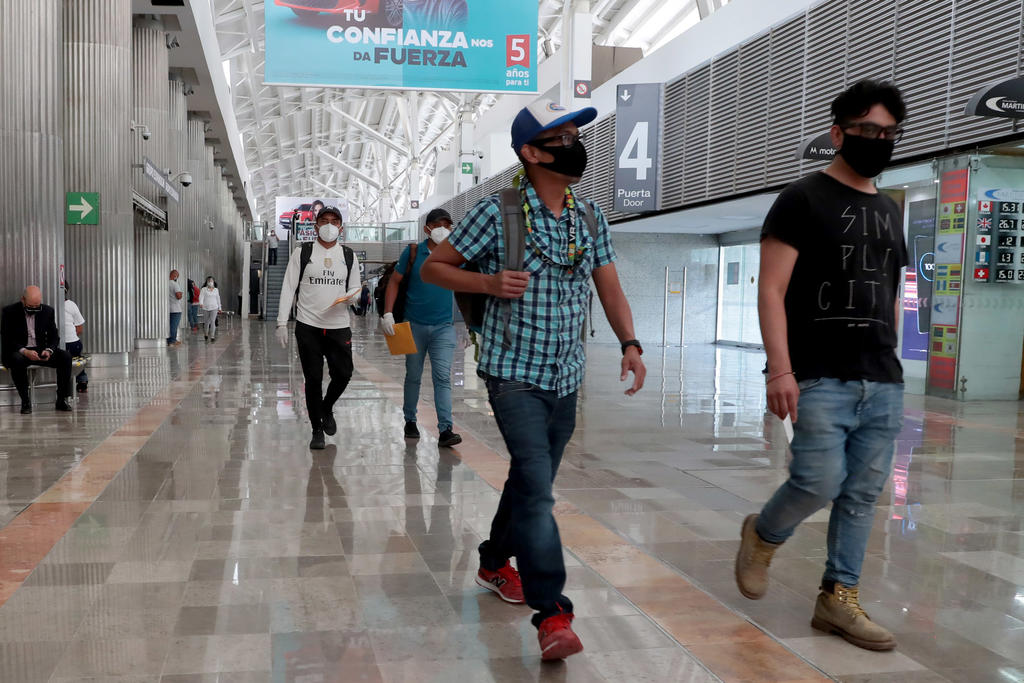 La recuperación del empleo comienza a impulsarse durante la reapertura escalonada de las actividades económicas, más de 500 ciudades en México han publicado cerca de 33 mil vacantes, siendo la Ciudad de México, Guadalajara y Monterrey quienes encabezan esta reincorporación laboral, de acuerdo a un estudio de ManpowerGroup, empresa global especializada en subcontratación de personal. (ARCHIVO)